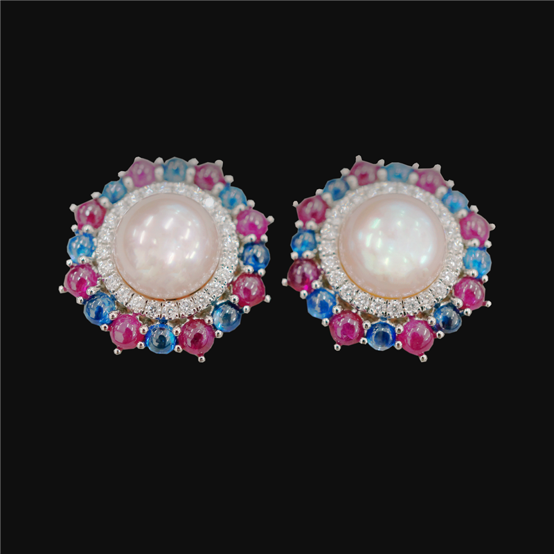 Pearly Sea Buttonnaire
